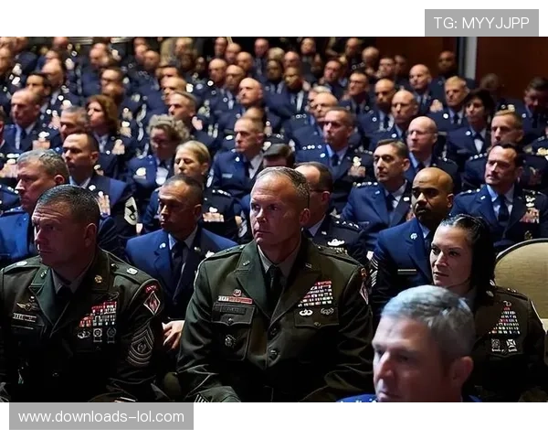 特朗普为军人宣读誓词时现场嘘声不断，气氛紧张